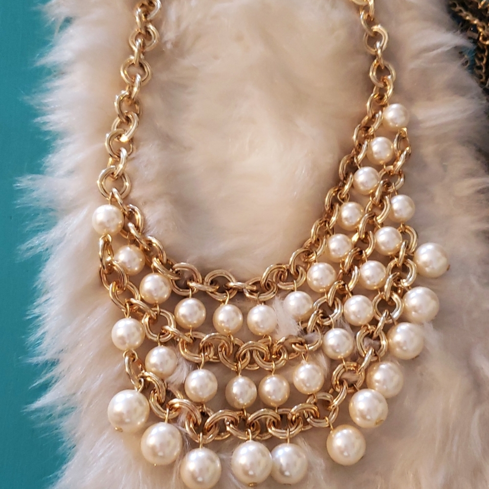 Gold pearl layered necklace